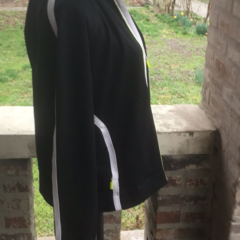 Izod.movement. Black with white stripes jacket. Xl - Picture 5 of 6